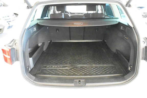 Volkswagen Passat 10 of 23