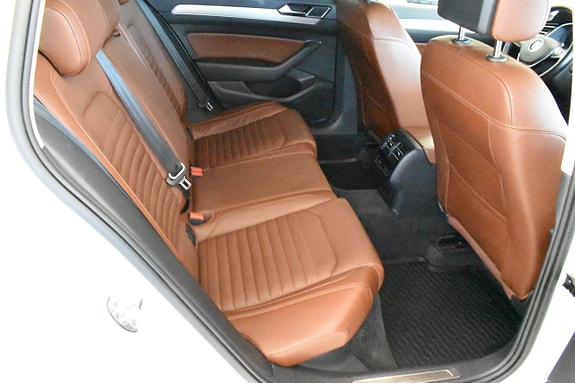 Volkswagen Passat 9 of 23