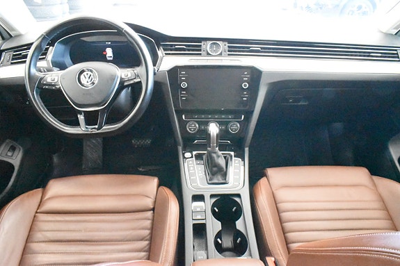 Volkswagen Passat 12 of 23
