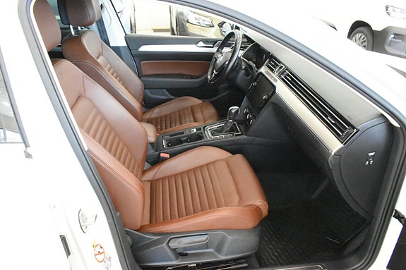 Volkswagen Passat 7 of 23