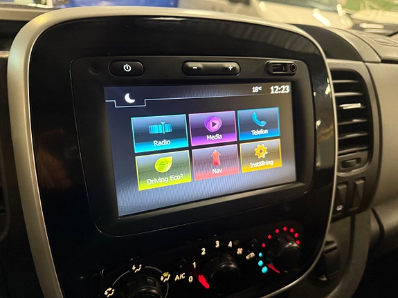 Renault Trafic 12 of 18
