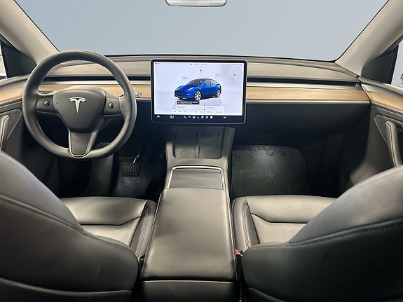 Tesla Model Y 8 of 24