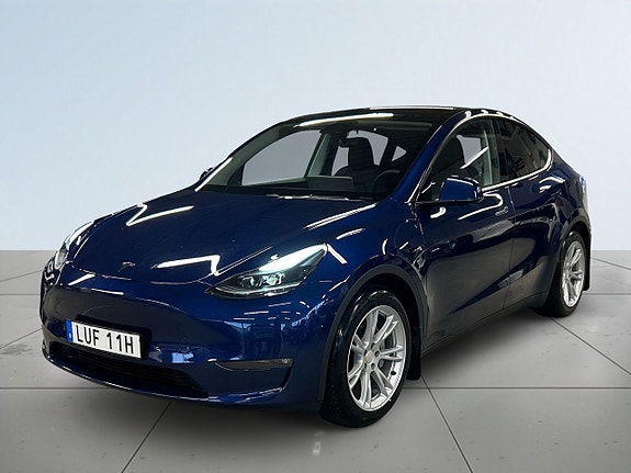 Tesla Model Y 16 of 24