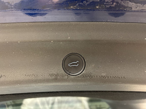 Tesla Model Y 21 of 24