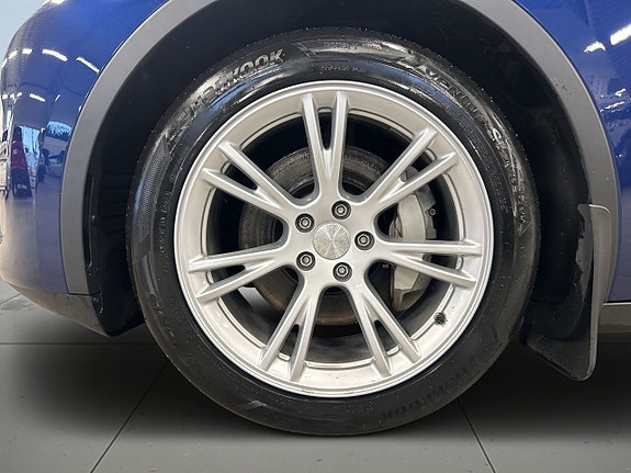 Tesla Model Y 14 of 24