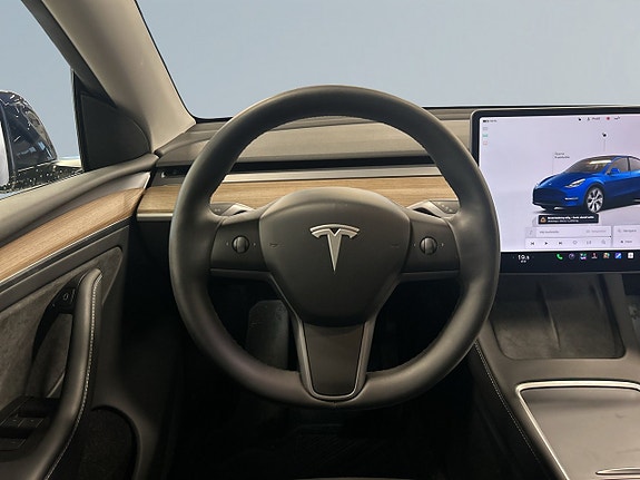 Tesla Model Y 9 of 24