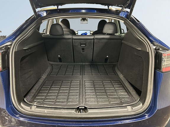 Tesla Model Y 12 of 24