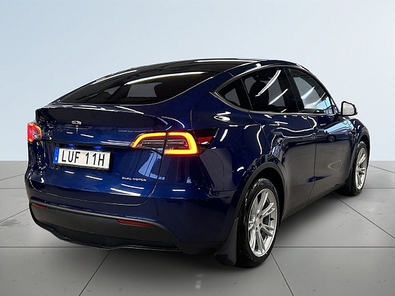 Tesla Model Y 6 of 24