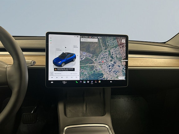 Tesla Model Y 11 of 24