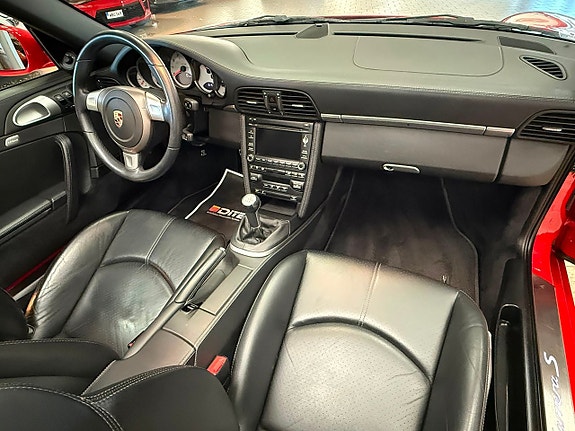 Porsche 911 Carrera S 18 of 29