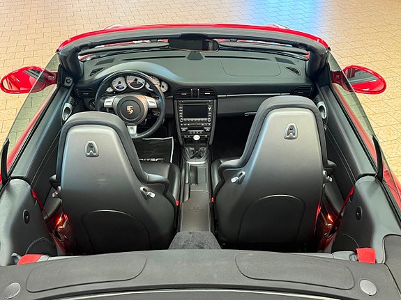 Porsche 911 Carrera S 17 of 29