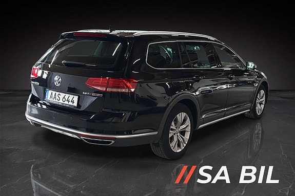 Volkswagen Passat Alltrack 3 of 15