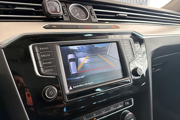 Volkswagen Passat Alltrack 11 of 15