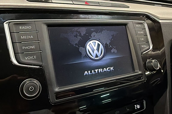 Volkswagen Passat Alltrack 9 of 15