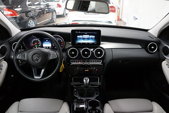 Mercedes-Benz C180 8 of 15