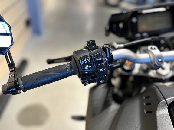 Yamaha MT-10 / Akrapovic helsystem / Bar-end Speglar / Tail-tidy 15 of 16