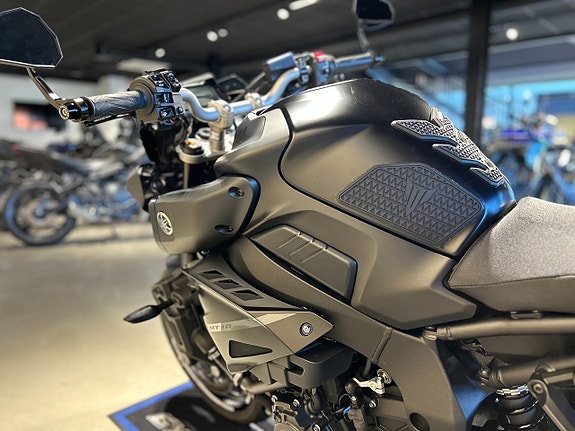 Yamaha MT-10 / Akrapovic helsystem / Bar-end Speglar / Tail-tidy 12 of 16