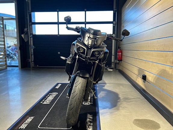 Yamaha MT-10 / Akrapovic helsystem / Bar-end Speglar / Tail-tidy 4 of 16