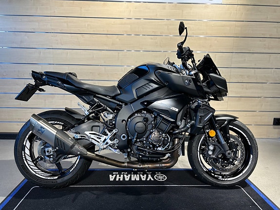 Yamaha MT-10 / Akrapovic helsystem / Bar-end Speglar / Tail-tidy 2 of 16