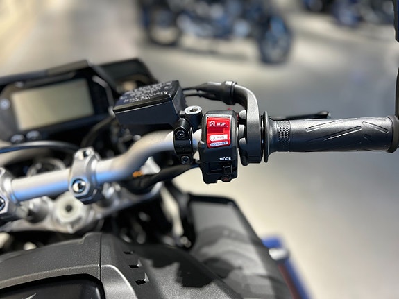 Yamaha MT-10 / Akrapovic helsystem / Bar-end Speglar / Tail-tidy 14 of 16