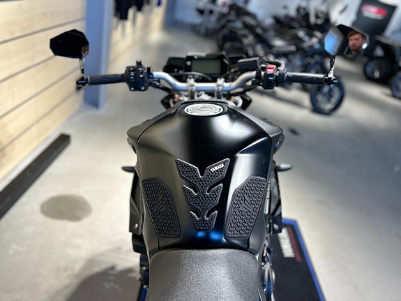 Yamaha MT-10 / Akrapovic helsystem / Bar-end Speglar / Tail-tidy 11 of 16