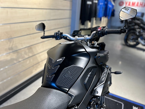 Yamaha MT-10 / Akrapovic helsystem / Bar-end Speglar / Tail-tidy 10 of 16