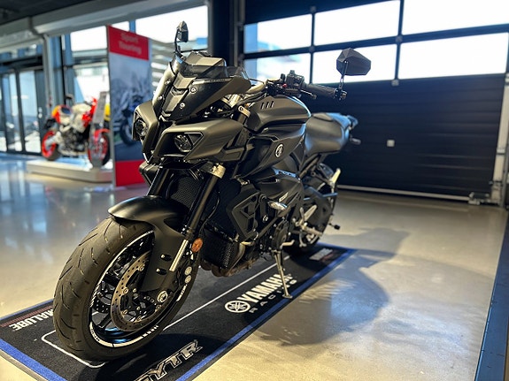 Yamaha MT-10 / Akrapovic helsystem / Bar-end Speglar / Tail-tidy 5 of 16