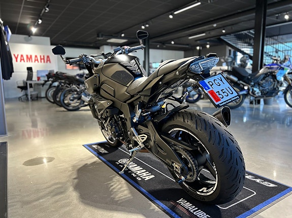 Yamaha MT-10 / Akrapovic helsystem / Bar-end Speglar / Tail-tidy 6 of 16