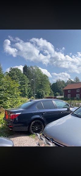 BMW 520d 2 of 4