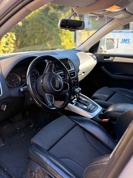 Audi Q5 2 of 5