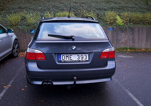 BMW 523i 3 of 3