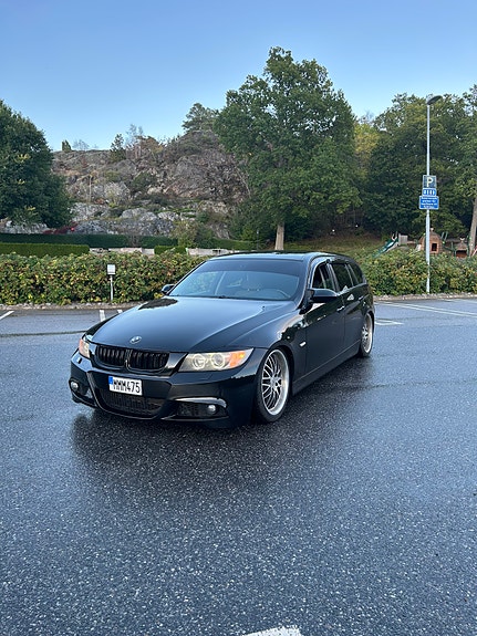 BMW 320i 7 of 11