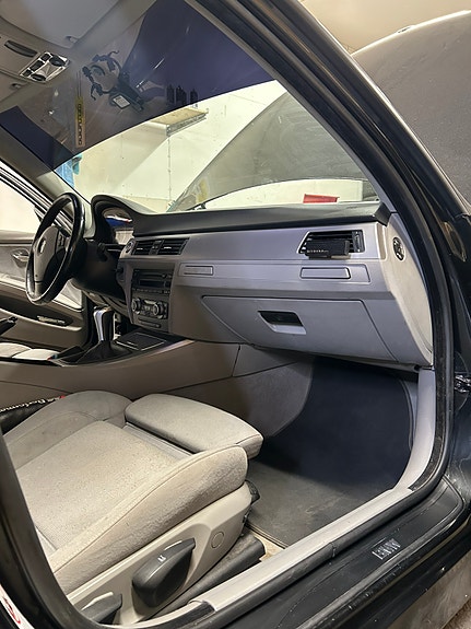 BMW 320i 9 of 11