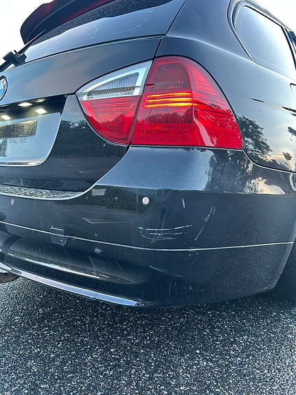 BMW 320i 5 of 11