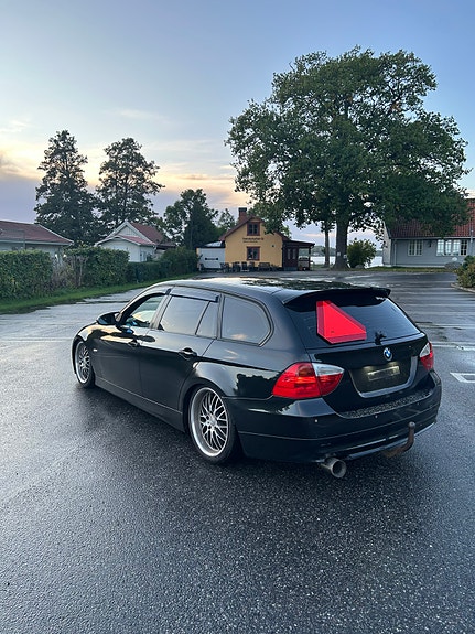 BMW 320i 6 of 11