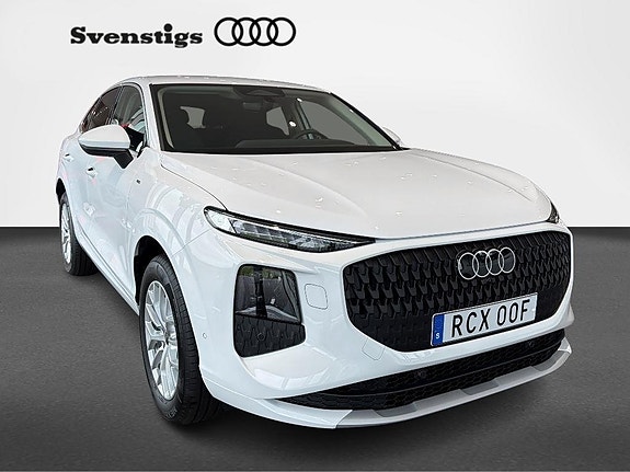 Audi Q3 2 of 13