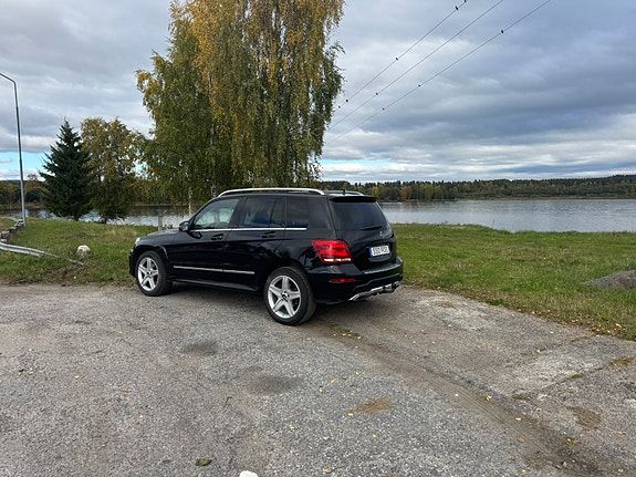 Mercedes-Benz GLK220 2 of 8