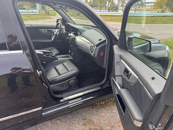 Mercedes-Benz GLK220 6 of 8