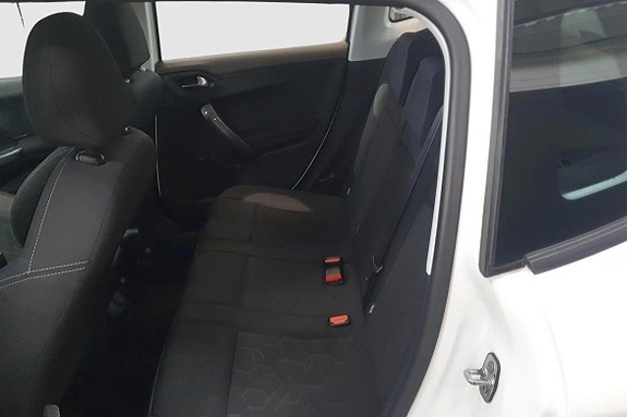 Peugeot 2008 8 of 11