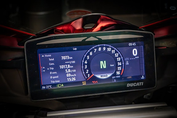 Ducati Panigale V4 S DQS 17 of 21