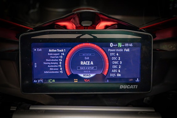 Ducati Panigale V4 S DQS 18 of 21