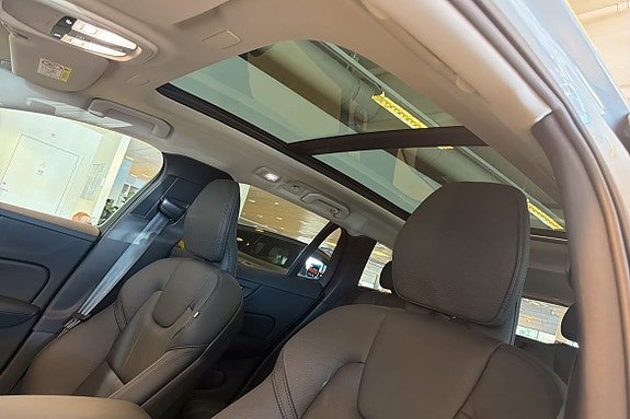 Volvo V60 16 of 25