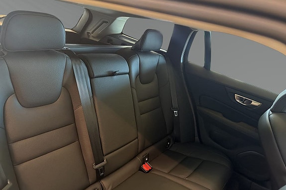 Volvo V60 11 of 25