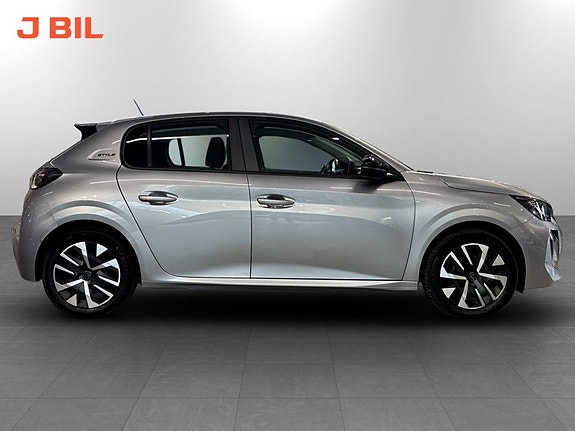 Peugeot 208 13 of 15