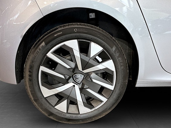 Peugeot 208 14 of 15