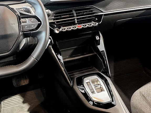 Peugeot 208 10 of 15