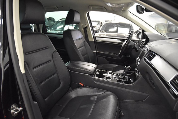 VOLKSWAGEN TOUAREG 3.0 V6 TDI 204ch R-LINE 4MOTION BVA Volant chauffant Sièges cuir Caméra de recul Attelage