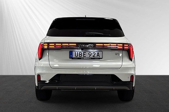 Lynk & Co 01 2 of 10