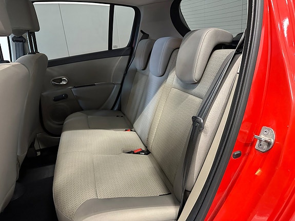 Renault Clio 19 of 20