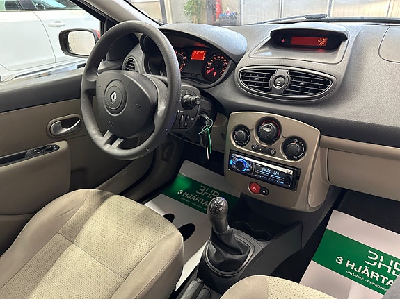Renault Clio 14 of 20